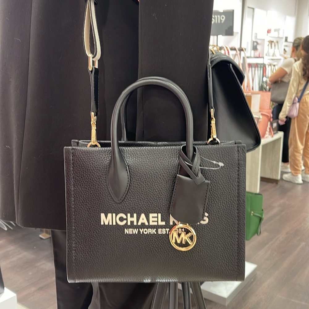 MICHAEL KORS
Mirella Small Pebbled Leather Crossbody Bag
COLOR BLACK COMBO
NWT